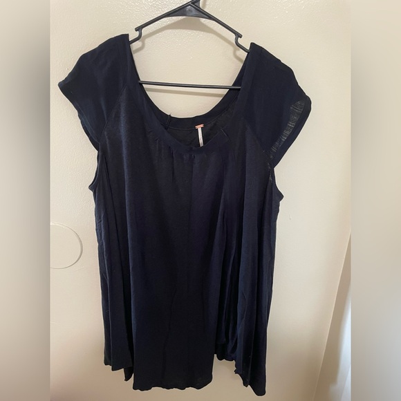 ✨NWT Free People High Low Slit Shirt With Cap Sleeve Size M - Picture 1 of 9